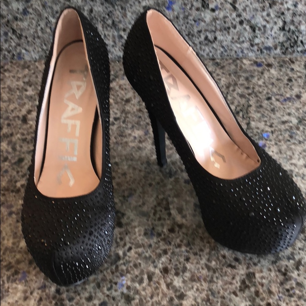 High hidden platform party pumps